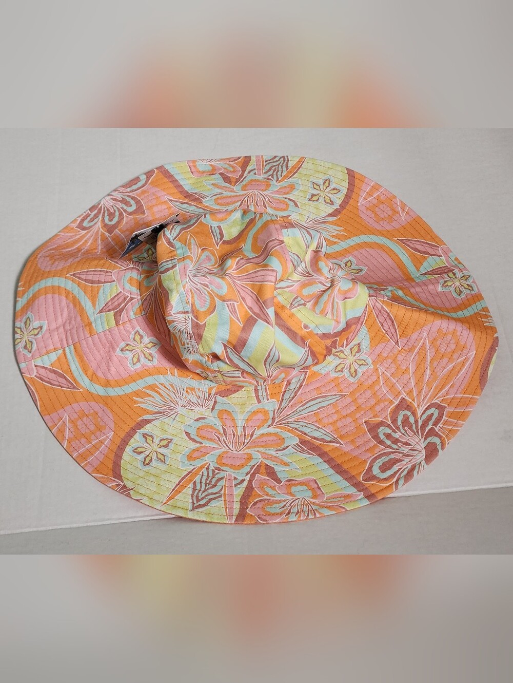 Roxy Women's Bucket Hat Apricot Floral NWT Small/Medium